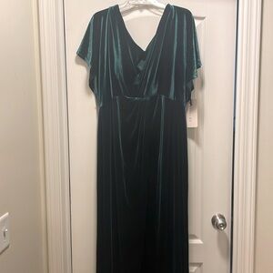 Revelry Maternity Gwen Velvet Dress in Emerald